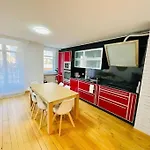 Large 2 Bedrooms Flat In City Center